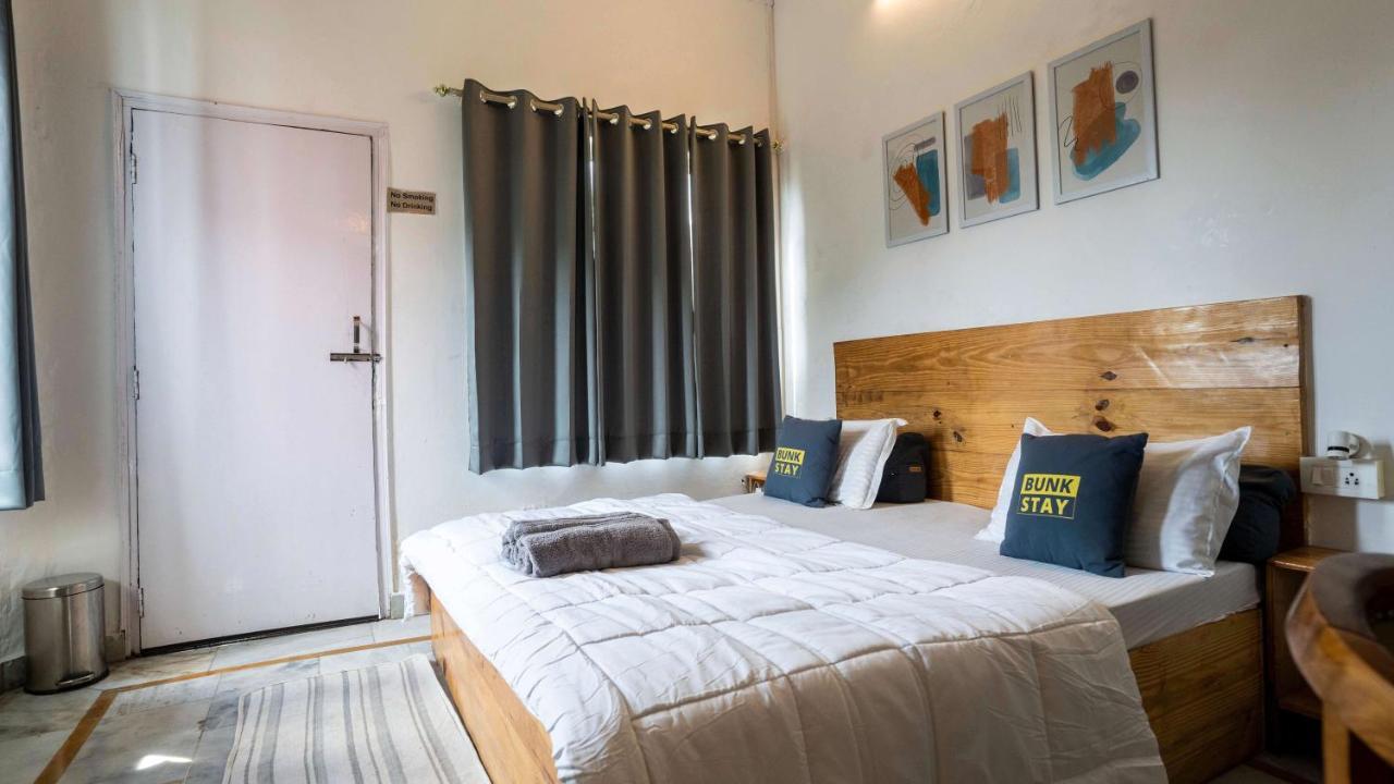 Bunkstay Coworking Hostel & Glamping Rishīkesh Exteriör bild