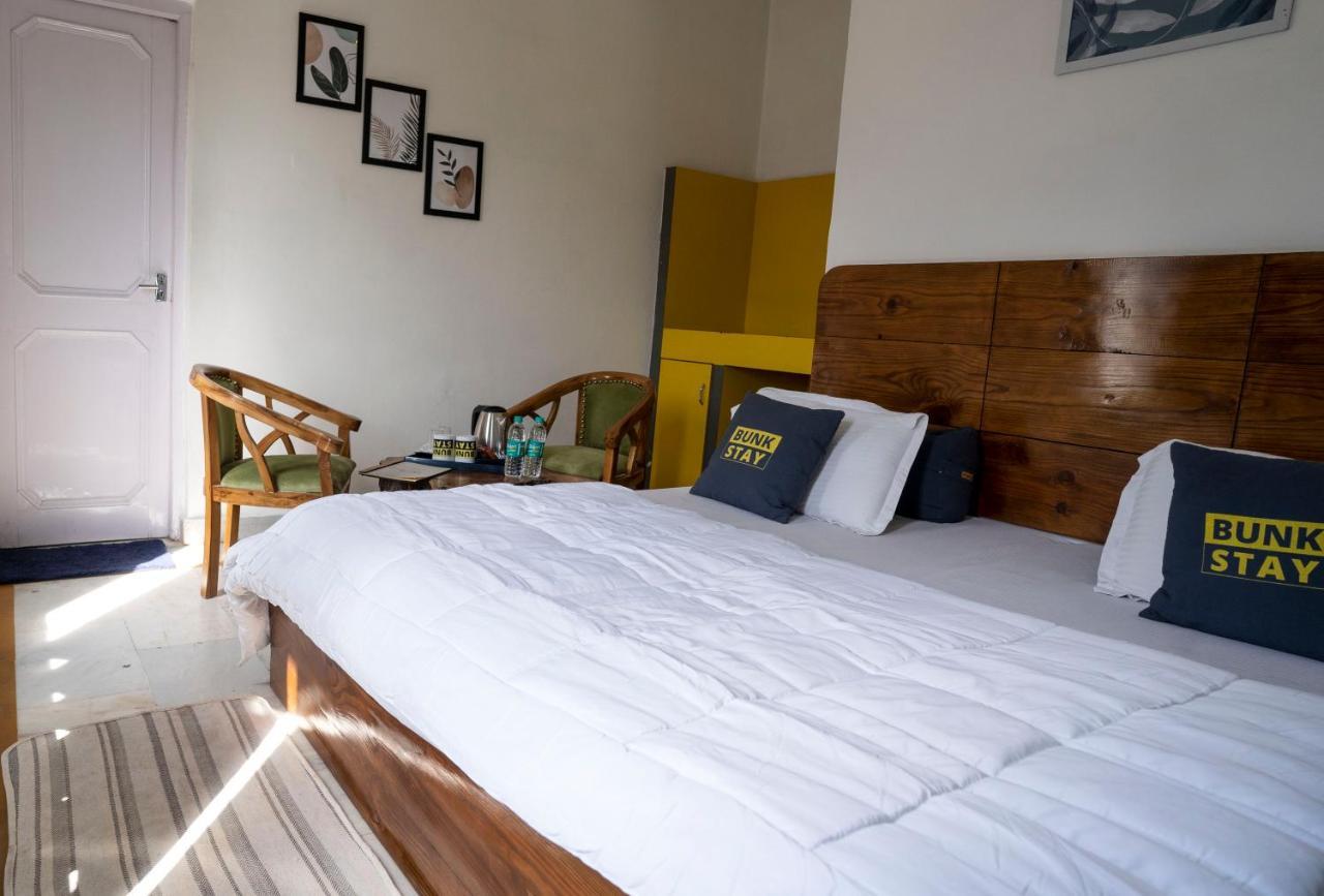 Bunkstay Coworking Hostel & Glamping Rishīkesh Exteriör bild
