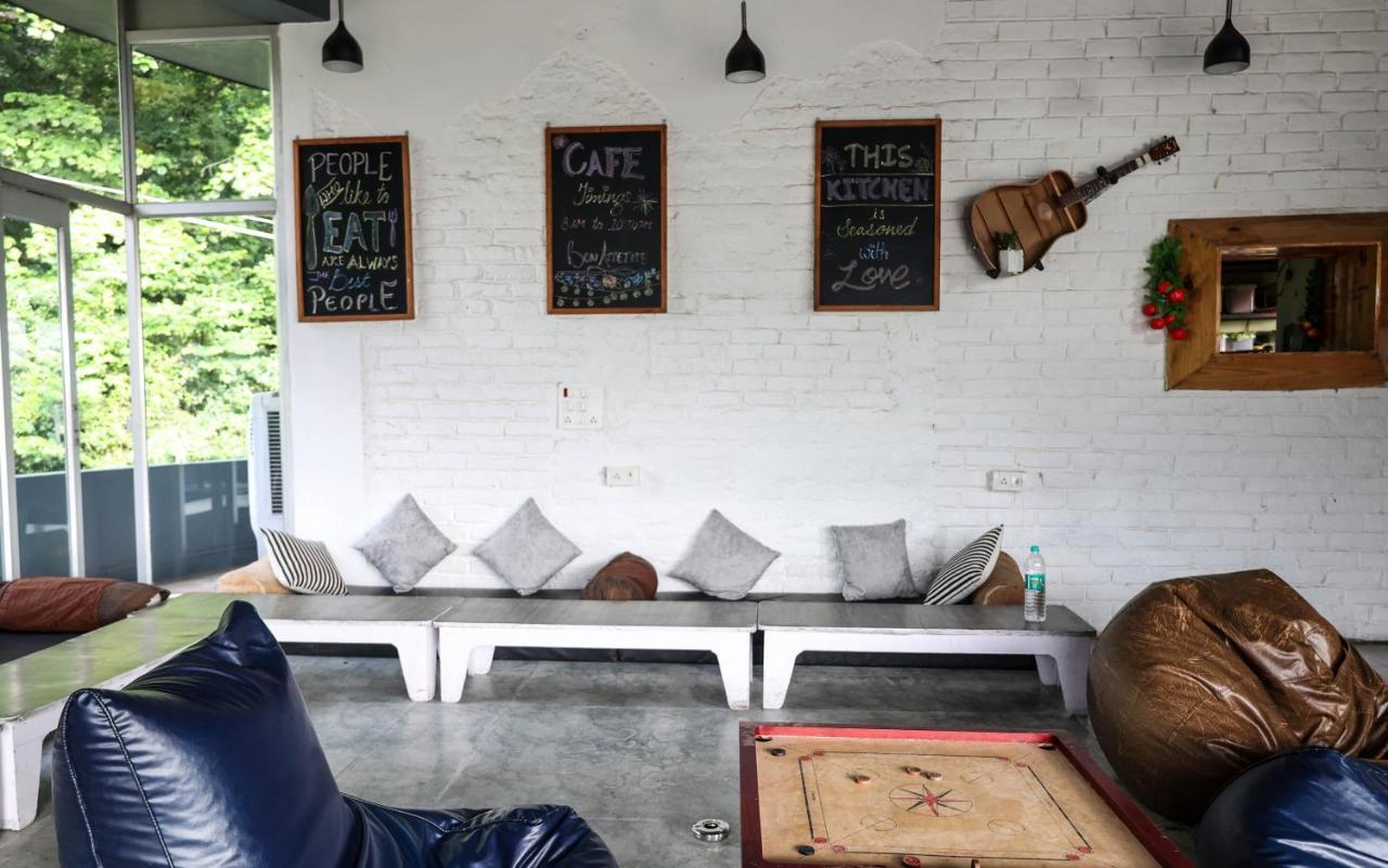 Bunkstay Coworking Hostel & Glamping Rishīkesh Exteriör bild