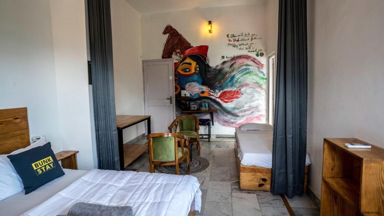 Bunkstay Coworking Hostel & Glamping Rishīkesh Exteriör bild