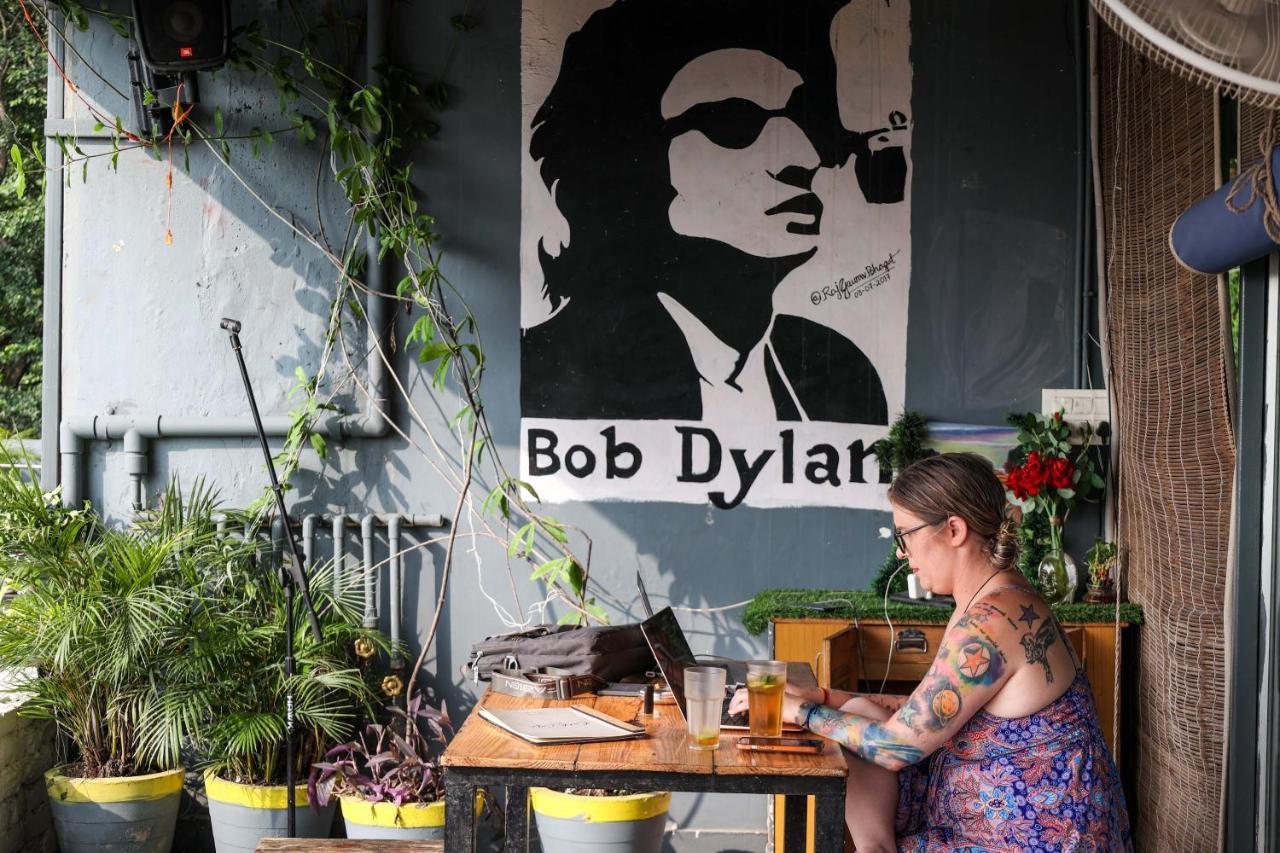 Bunkstay Coworking Hostel & Glamping Rishīkesh Exteriör bild