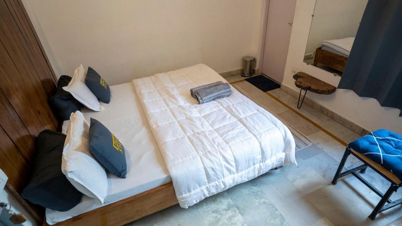 Bunkstay Coworking Hostel & Glamping Rishīkesh Exteriör bild