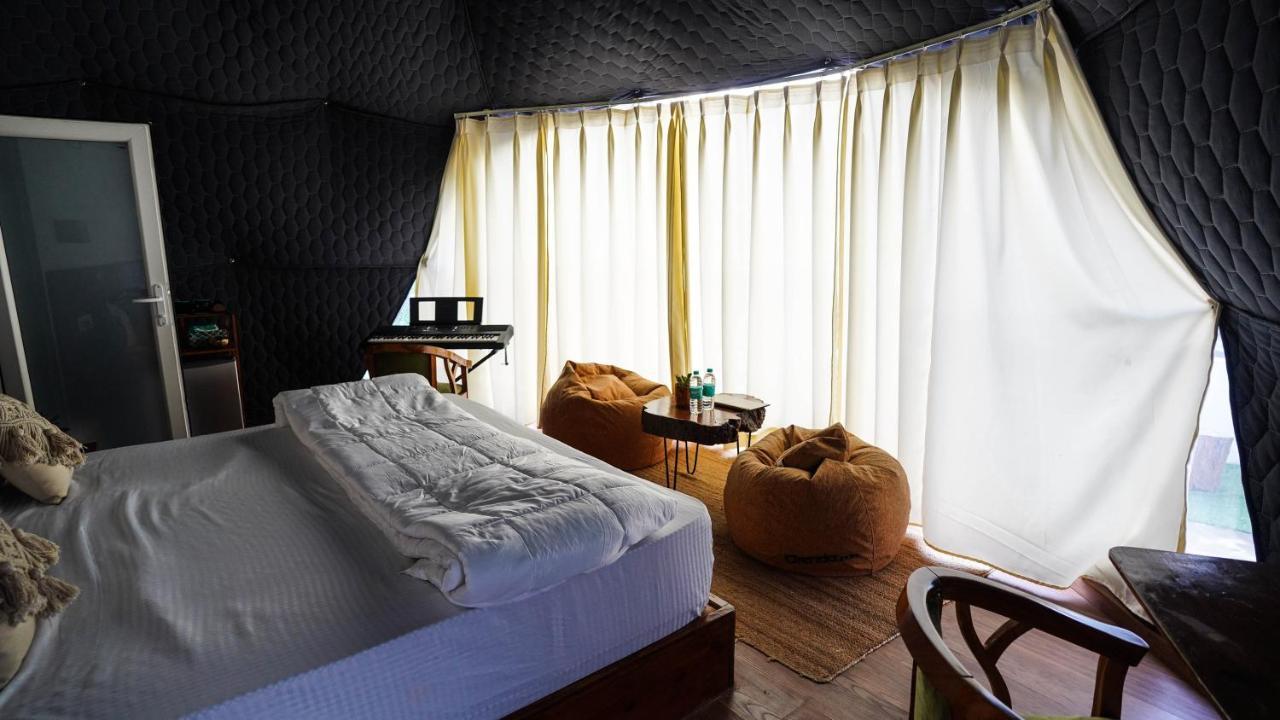 Bunkstay Coworking Hostel & Glamping Rishīkesh Exteriör bild