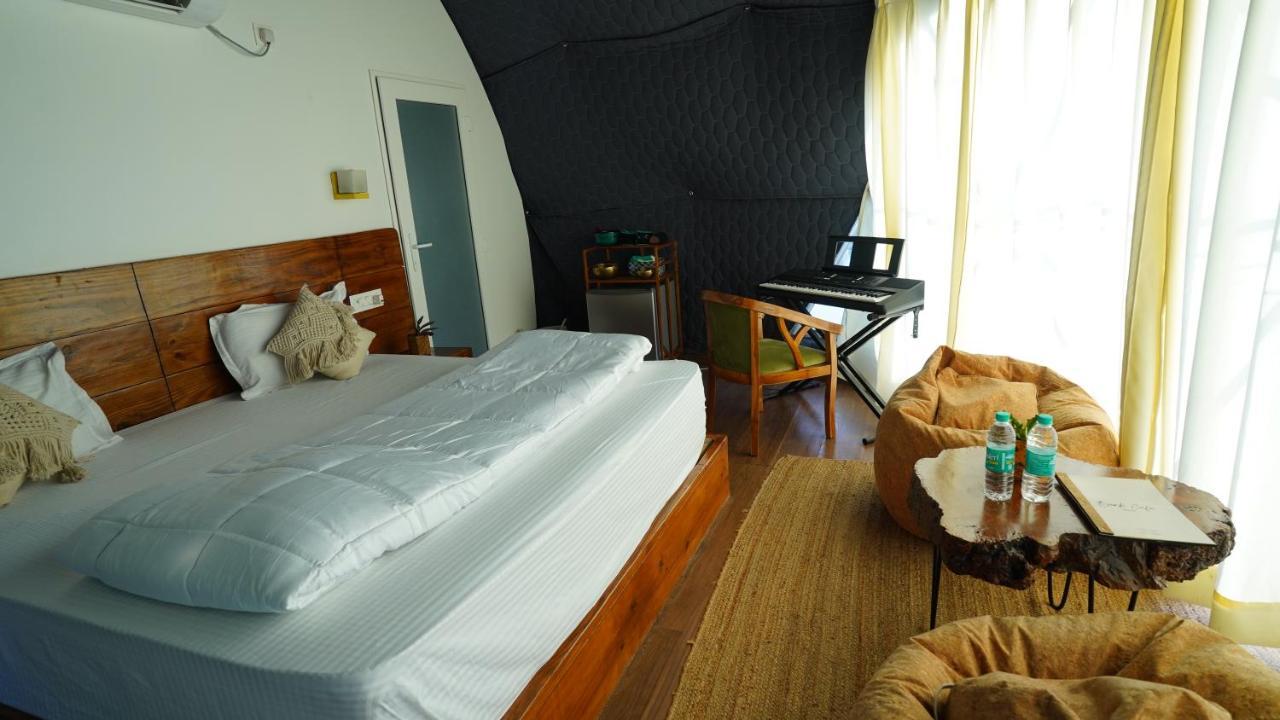 Bunkstay Coworking Hostel & Glamping Rishīkesh Exteriör bild