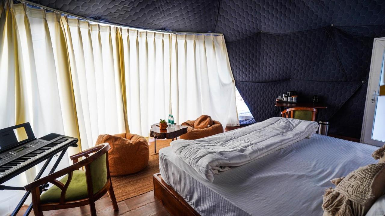 Bunkstay Coworking Hostel & Glamping Rishīkesh Exteriör bild