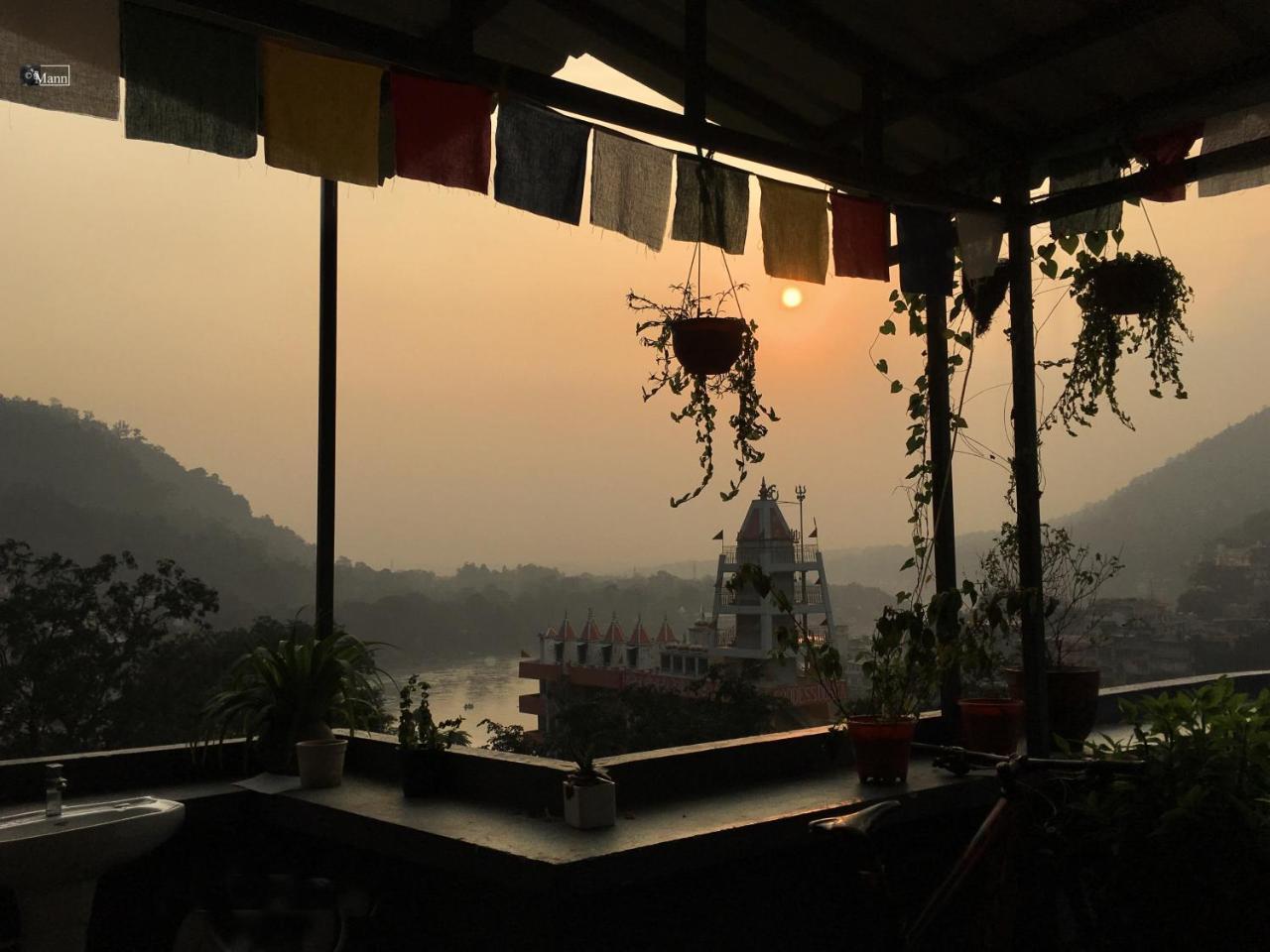 Bunkstay Coworking Hostel & Glamping Rishīkesh Exteriör bild