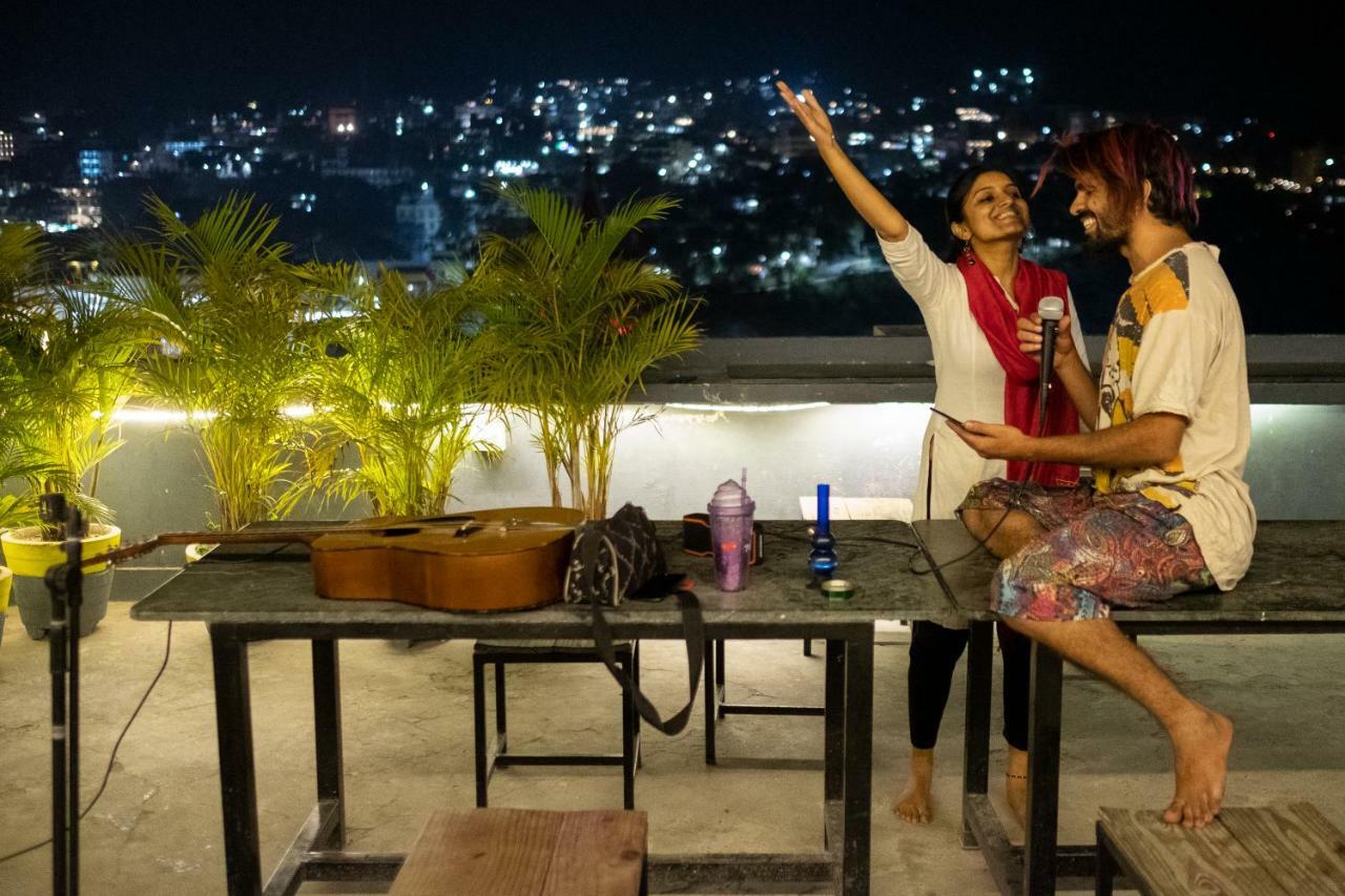 Bunkstay Coworking Hostel & Glamping Rishīkesh Exteriör bild