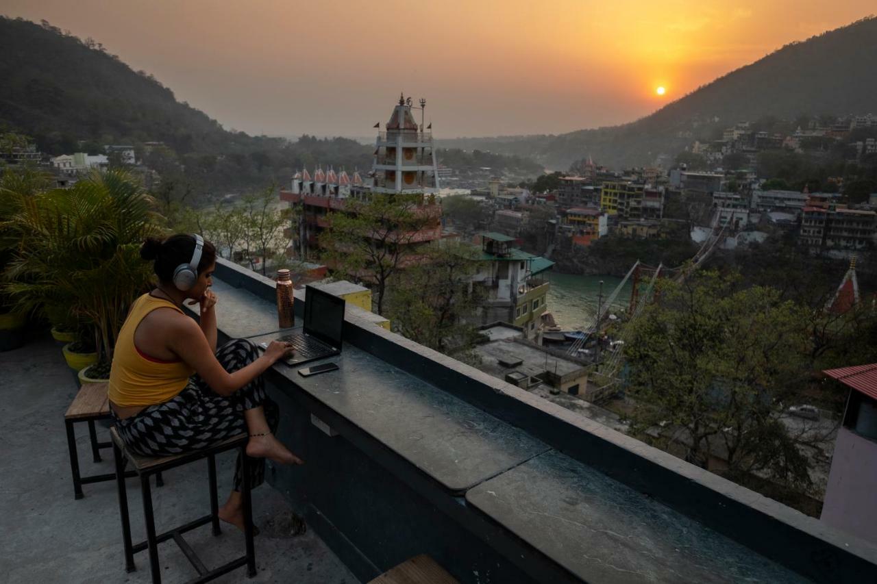 Bunkstay Coworking Hostel & Glamping Rishīkesh Exteriör bild